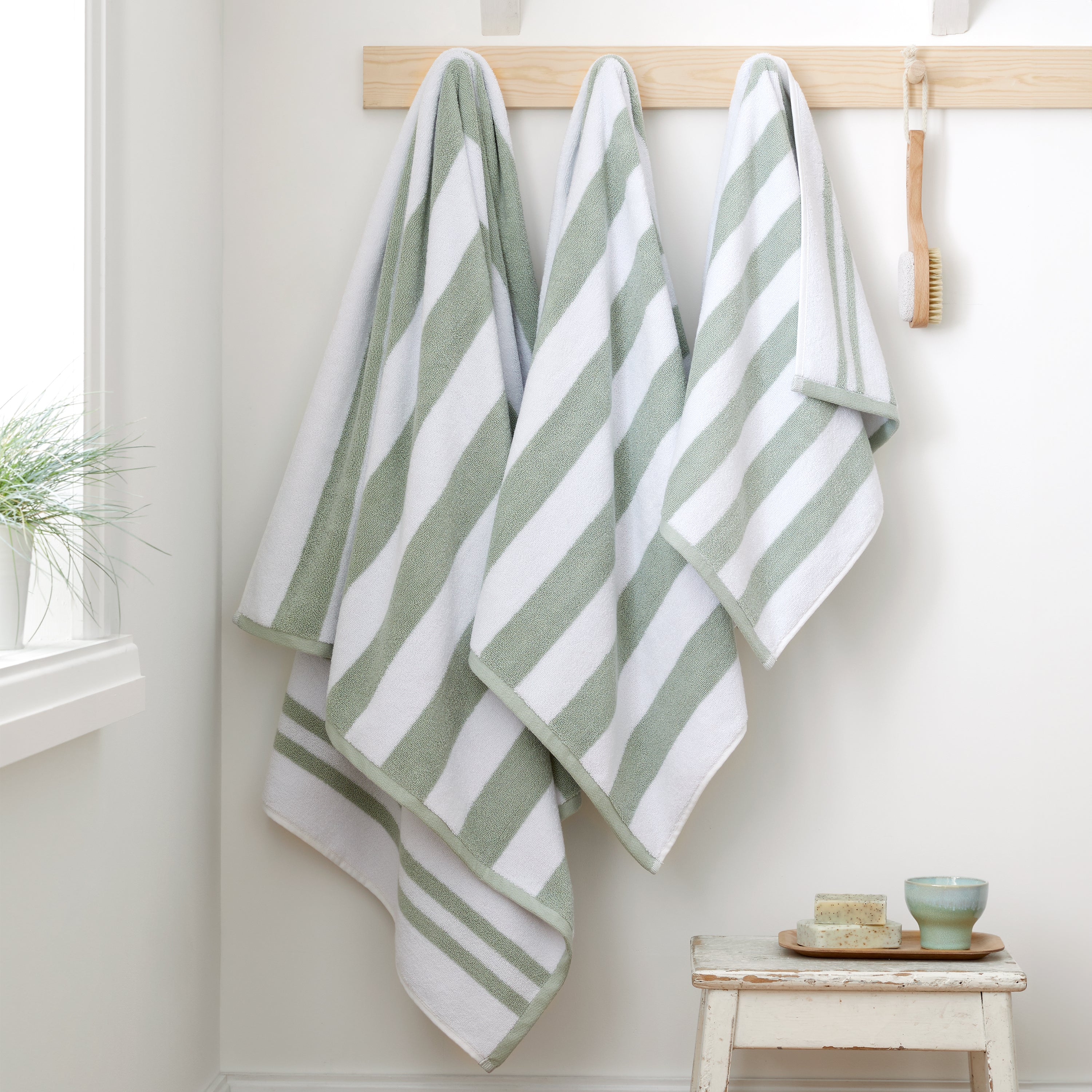 Green and white striped bath towels hotsell