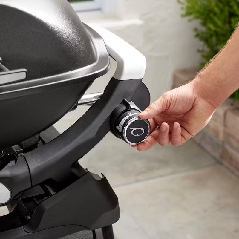 Q 2200N GAS BARBECUE WITH SIDE TABLES AND COMPACT STAND