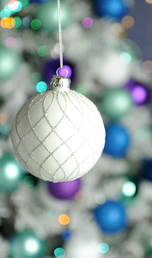 Criss Cross White & Silver Bauble 8cm
