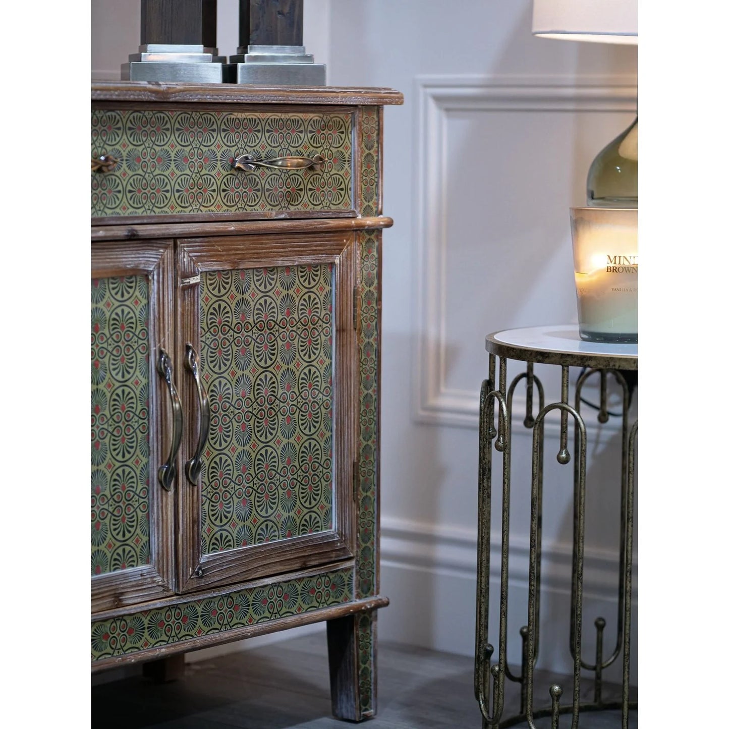Amira Cabinet