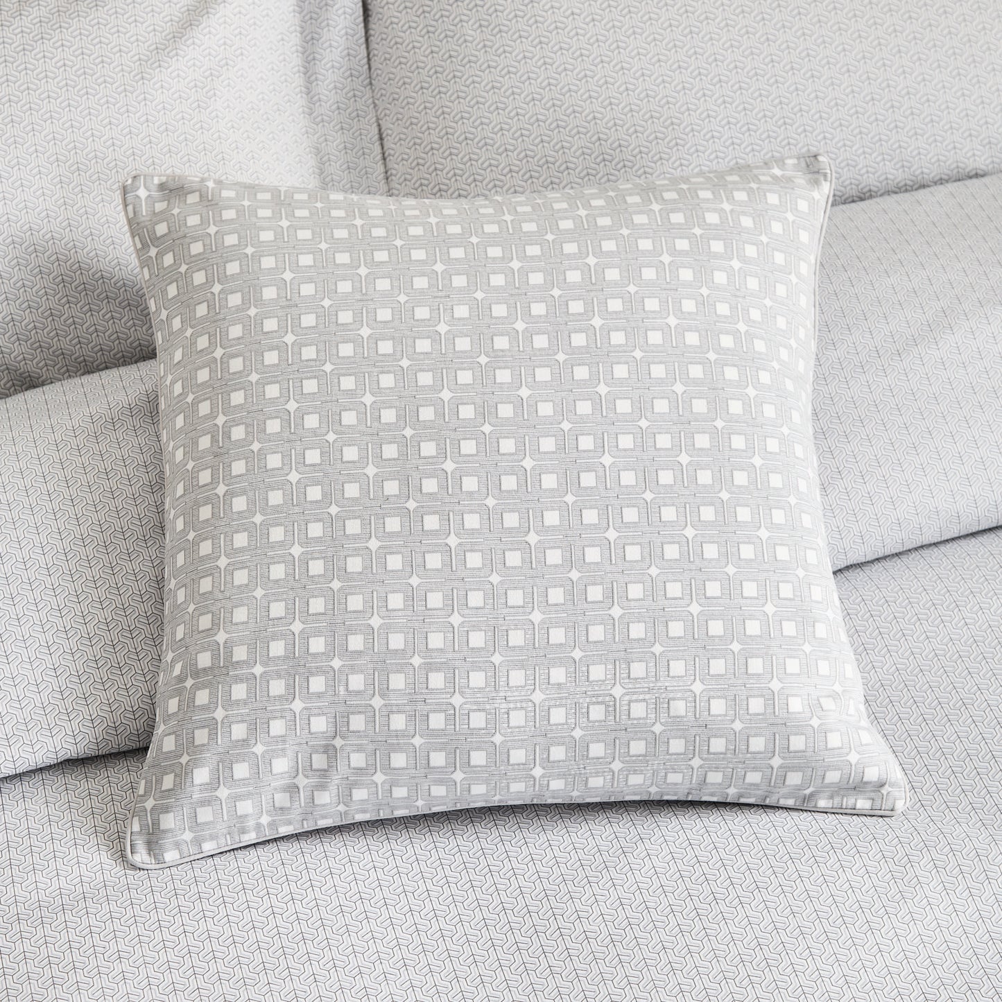 NIKKO CUSHION 50X50 SILVER