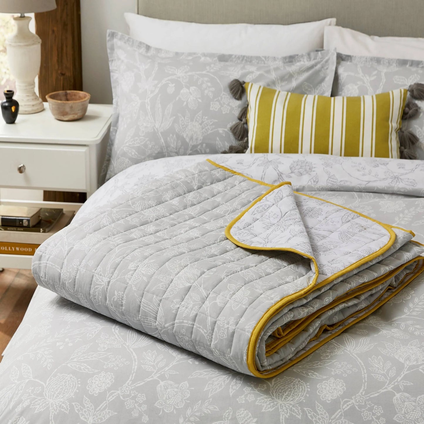 Solaine Quilted Throw 260X265CM GREY